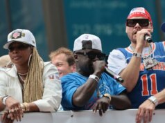 Fat Joe, Mary J. Blige, Wu-Tang Clan, dan Lainnya Mengguncang Parade Kemenangan New York Knicks Dengan Penampilan Tag-Team
| beritakitanih Fat Joe, Mary J. Blige, Wu-Tang Clan, dan Lainnya Mengguncang Parade Kemenangan New York Knicks Dengan Penampilan Tag-Team
| beritakitanih