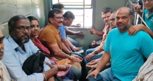 Grup penyanyi kereta Tambaram ke Chennai mengubah ‘jalur’ tetapi tetap berada di jalurnya
| beritakitanih Grup penyanyi kereta Tambaram ke Chennai mengubah 'jalur' tetapi tetap berada di jalurnya
| beritakitanih
