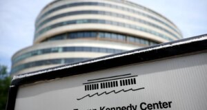 Gugatan Pemerintahan Trump Terhadap Musisi Jazz Natal Kennedy Center Ditolak
| beritakitanih Gugatan Pemerintahan Trump Terhadap Musisi Jazz Natal Kennedy Center Ditolak
| beritakitanih