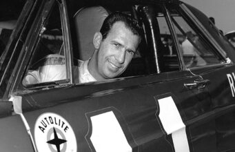Hall of Famer NASCAR Ned Jarrett meninggal pada usia 93 tahun
| beritakitanih Hall of Famer NASCAR Ned Jarrett meninggal pada usia 93 tahun
| beritakitanih