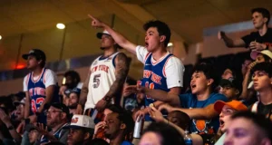 Harga tiket Final NBA: Biaya untuk Game 3 dan 4 di MSG meroket saat Knicks memimpin seri 2-0 atas Spurs
| beritakitanih Harga tiket Final NBA: Biaya untuk Game 3 dan 4 di MSG meroket saat Knicks memimpin seri 2-0 atas Spurs
| beritakitanih