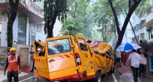 Hujan Mumbai: Siswa tewas saat pohon tumbang di bus sekolah
| beritakitanih Hujan Mumbai: Siswa tewas saat pohon tumbang di bus sekolah
| beritakitanih