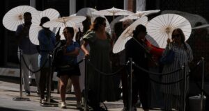 Inggris mencatat rekor suhu baru di bulan Juni untuk hari ketiga berturut-turut: Met Office
| beritakitanih Inggris mencatat rekor suhu baru di bulan Juni untuk hari ketiga berturut-turut: Met Office
| beritakitanih