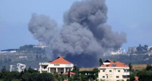Israel menyerang pinggiran kota Beirut sebagai serangan balasan terhadap Hizbullah
| beritakitanih Israel menyerang pinggiran kota Beirut sebagai serangan balasan terhadap Hizbullah
| beritakitanih