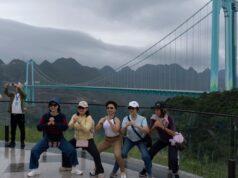 Jembatan tertinggi di Tiongkok membawa wisatawan dan akses internet ke komunitas terpencil
| beritakitanih Jembatan tertinggi di Tiongkok membawa wisatawan dan akses internet ke komunitas terpencil
| beritakitanih