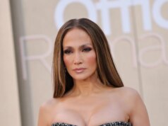 Jennifer Lopez Tampil Gotik Dengan Alisnya yang Hampir Tidak Ada—Lihat Foto
| beritakitanih Jennifer Lopez Tampil Gotik Dengan Alisnya yang Hampir Tidak Ada—Lihat Foto
| beritakitanih