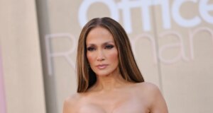 Jennifer Lopez Tampil Gotik Dengan Alisnya yang Hampir Tidak Ada—Lihat Foto
| beritakitanih Jennifer Lopez Tampil Gotik Dengan Alisnya yang Hampir Tidak Ada—Lihat Foto
| beritakitanih