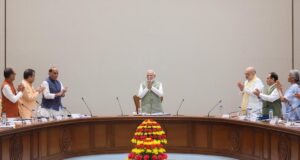 Kabinet mengeluarkan resolusi yang memuji catatan masa jabatan PM Modi
| beritakitanih Kabinet mengeluarkan resolusi yang memuji catatan masa jabatan PM Modi
| beritakitanih