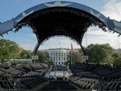 Kandang UFC Trump dibangun untuk membingkai Gedung Putih
| beritakitanih Kandang UFC Trump dibangun untuk membingkai Gedung Putih
| beritakitanih
