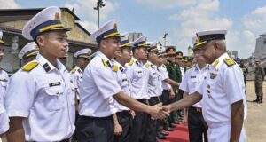 Kapal perang Angkatan Laut India INS Udaygiri, INS Kavaratti di Vietnam untuk meningkatkan kerja sama maritim
| beritakitanih Kapal perang Angkatan Laut India INS Udaygiri, INS Kavaratti di Vietnam untuk meningkatkan kerja sama maritim
| beritakitanih