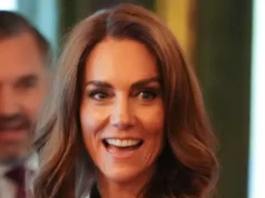 Kate Middleton Berbagi Bagaimana Kankernya Mempengaruhi Anak-anak dan Orang Tuanya
| beritakitanih Kate Middleton Berbagi Bagaimana Kankernya Mempengaruhi Anak-anak dan Orang Tuanya
| beritakitanih