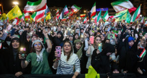 Kaum Loyalis Iran Mempromosikan Nasionalisme yang Lebih Luas, Termasuk Perempuan yang Bercadar
| beritakitanih Kaum Loyalis Iran Mempromosikan Nasionalisme yang Lebih Luas, Termasuk Perempuan yang Bercadar
| beritakitanih