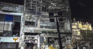 Kebakaran gedung yang menghancurkan di Lucknow membuat tindakan otoritas pembangunan diawasi dengan cermat
| beritakitanih Kebakaran gedung yang menghancurkan di Lucknow membuat tindakan otoritas pembangunan diawasi dengan cermat
| beritakitanih