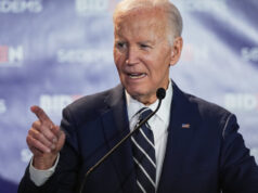 Keluarga Biden Kembali Dengan Buku Baru dan Pidato South Dakota yang Menargetkan Trump
| beritakitanih Keluarga Biden Kembali Dengan Buku Baru dan Pidato South Dakota yang Menargetkan Trump
| beritakitanih
