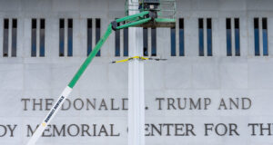 Kennedy Center Kalah dalam Kasus Terhadap Musisi yang Membatalkan Sengketa Nama Trump
| beritakitanih Kennedy Center Kalah dalam Kasus Terhadap Musisi yang Membatalkan Sengketa Nama Trump
| beritakitanih