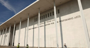 Kennedy Center Mengajukan Banding untuk Menghapus Nama Trump
| beritakitanih Kennedy Center Mengajukan Banding untuk Menghapus Nama Trump
| beritakitanih