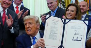 Ketika Mahkamah Agung memperluas kekuasaan imigrasi Trump, para ahli memperingatkan penurunan populasi AS yang lebih tajam
| beritakitanih Ketika Mahkamah Agung memperluas kekuasaan imigrasi Trump, para ahli memperingatkan penurunan populasi AS yang lebih tajam
| beritakitanih