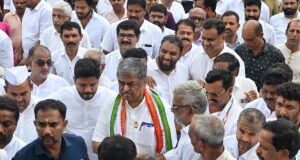 Ketua KPCC meminta Agen Tingkat Booth untuk sangat berhati-hati agar pemilih asli tidak diikutsertakan dalam daftar pemilih
| beritakitanih Ketua KPCC meminta Agen Tingkat Booth untuk sangat berhati-hati agar pemilih asli tidak diikutsertakan dalam daftar pemilih
| beritakitanih