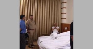 Ketua Kongres UP Ajay Rai ditempatkan sebagai tahanan rumah di Ayodhya menjelang kunjungan delegasi partai
| beritakitanih Ketua Kongres UP Ajay Rai ditempatkan sebagai tahanan rumah di Ayodhya menjelang kunjungan delegasi partai
| beritakitanih