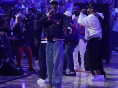 Klan Wu-Tang Memasuki Lapangan untuk Pertunjukan Paruh Waktu Game Final NBA 4
| beritakitanih Klan Wu-Tang Memasuki Lapangan untuk Pertunjukan Paruh Waktu Game Final NBA 4
| beritakitanih