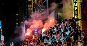 Kota New York merayakan Juara NBA Knicks
| beritakitanih Kota New York merayakan Juara NBA Knicks
| beritakitanih