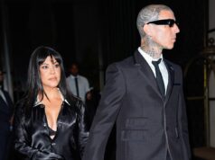 Kourtney Kardashian, Travis Barker Mengalami Keguguran Sebelum Baby Rocky
| beritakitanih Kourtney Kardashian & Travis Barker Mengadakan Kencan Malam Karpet Merah yang Langka
| beritakitanih