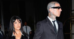 Kourtney Kardashian, Travis Barker Mengalami Keguguran Sebelum Baby Rocky
| beritakitanih Kourtney Kardashian & Travis Barker Mengadakan Kencan Malam Karpet Merah yang Langka
| beritakitanih