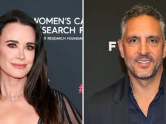 Kyle Richards Bertemu Kembali Dengan Mantan Mauricio untuk Wisuda SMA Portia
| beritakitanih Kyle Richards Bertemu Kembali Dengan Mantan Mauricio untuk Wisuda SMA Portia
| beritakitanih