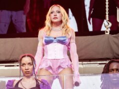 Lagu Baru Madonna ‘Aneh’ Debut di Pertunjukan Martin Garrix di Brooklyn
| beritakitanih Lagu Baru Madonna 'Aneh' Debut di Pertunjukan Martin Garrix di Brooklyn
| beritakitanih