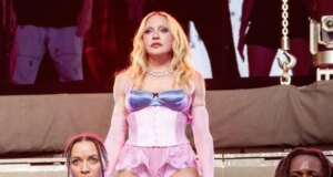 Lagu Baru Madonna ‘Aneh’ Debut di Pertunjukan Martin Garrix di Brooklyn
| beritakitanih Lagu Baru Madonna 'Aneh' Debut di Pertunjukan Martin Garrix di Brooklyn
| beritakitanih