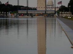 Lapisan Reflecting Pool dipotong dengan pisau tajam atau silet, kata National Park Service
| beritakitanih Lapisan Reflecting Pool dipotong dengan pisau tajam atau silet, kata National Park Service
| beritakitanih