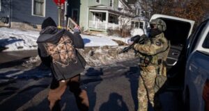 Laporan: FBI melanggar hak asasi warga Minnesota
| beritakitanih Laporan: FBI melanggar hak asasi warga Minnesota
| beritakitanih