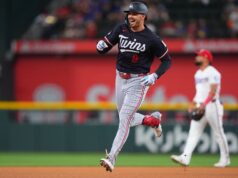 Larnach memimpin dengan Homer dan Twins meraih kemenangan 12-2 untuk meraih seri lainnya di Texas
| beritakitanih Larnach memimpin dengan Homer dan Twins meraih kemenangan 12-2 untuk meraih seri lainnya di Texas
| beritakitanih
