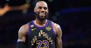 LeBron memberi tahu Lakers bahwa dia berencana bermain di tempat lain
| beritakitanih LeBron tentang debat KAMBING: Tidak ada yang mengambil alih saya
| beritakitanih
