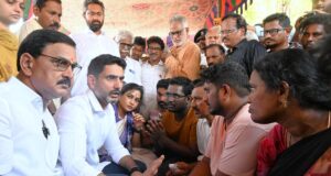 Ledakan pabrik baja Visakhapatnam: Pawan Kalyan, Lokesh bertemu keluarga yang terluka dan berduka
| beritakitanih Ledakan pabrik baja Visakhapatnam: Pawan Kalyan, Lokesh bertemu keluarga yang terluka dan berduka
| beritakitanih