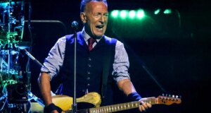 Lihat Bruce Springsteen Bermain Dengan Jon Bon Jovi, Musuh Publik di Malam Kedua ‘Music America’
| beritakitanih Lihat Bruce Springsteen Bermain Dengan Jon Bon Jovi, Musuh Publik di Malam Kedua 'Music America'
| beritakitanih