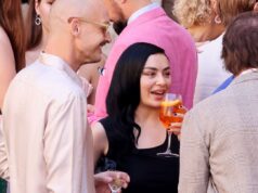 Lihat Charli XCX & Selebriti Lainnya Menghadiri Dua Lipa, Pernikahan Callum Turner
| beritakitanih Lihat Charli XCX & Selebriti Lainnya Menghadiri Dua Lipa, Pernikahan Callum Turner
| beritakitanih