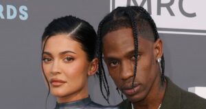 Lihat Kylie Jenner, Anak-anak Travis Scott Stormi & Aire di Pertandingan Piala Dunia
| beritakitanih Lihat Kylie Jenner, Anak-anak Travis Scott Stormi & Aire di Pertandingan Piala Dunia
| beritakitanih
