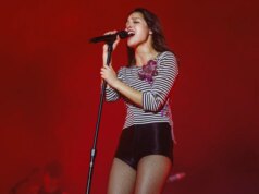 Lihat Olivia Rodrigo Bersatu Kembali Dengan Robert Smith dari Cure untuk Lagu Baru ‘What’s Wrong With Me’
| beritakitanih Lihat Olivia Rodrigo Bersatu Kembali Dengan Robert Smith dari Cure untuk Lagu Baru 'What's Wrong With Me'
| beritakitanih