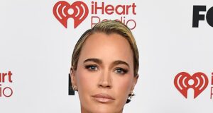 Lihat Reaksi Emosional Teddi Mellencamp terhadap Wig Baru di Tengah Kanker
| beritakitanih Lihat Reaksi Emosional Teddi Mellencamp terhadap Wig Baru di Tengah Kanker
| beritakitanih