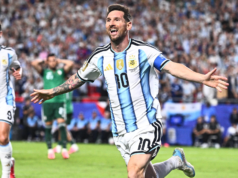 Lionel Messi menyamai rekor gol terbanyak dalam karirnya di Piala Dunia dengan hattrick luar biasa untuk Argentina vs. Aljazair
| beritakitanih Lionel Messi menyamai rekor gol terbanyak dalam karirnya di Piala Dunia dengan hattrick luar biasa untuk Argentina vs. Aljazair
| beritakitanih