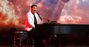 Lionel Richie Memotong Minnesota Setelah Jatuh Sakit Di Panggung
| beritakitanih Lionel Richie Memotong Minnesota Setelah Jatuh Sakit Di Panggung
| beritakitanih