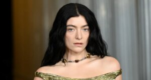 Lorde Menandai Hari Jadi ‘Perawan’ Dengan 49 Demo ‘Xrays’ Dari Albumnya
| beritakitanih Lorde Menandai Hari Jadi 'Perawan' Dengan 49 Demo 'Xrays' Dari Albumnya
| beritakitanih