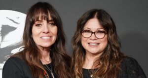 Mackenzie Phillips Mengklaim Dia dan Valerie Bertinelli Melakukan Kokain di Lokasi syuting
| beritakitanih Mackenzie Phillips Mengklaim Dia dan Valerie Bertinelli Melakukan Kokain di Lokasi syuting
| beritakitanih