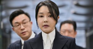 Mantan ibu negara Korea Selatan dijatuhi hukuman 7 tahun penjara karena skandal suap
| beritakitanih Mantan ibu negara Korea Selatan dijatuhi hukuman 7 tahun penjara karena skandal suap
| beritakitanih