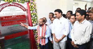 Menteri Kesehatan menyerukan tindakan yang lebih kuat terhadap obat-obatan di bawah standar di Andhra Pradesh
| beritakitanih Menteri Kesehatan menyerukan tindakan yang lebih kuat terhadap obat-obatan di bawah standar di Andhra Pradesh
| beritakitanih