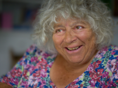 Miriam Margolyes Akan Menerima Penghargaan Ikon Raindance, Mengungkapkan Rencana Fitur untuk Film Pendek Nominasi Oscar ‘A Friend of Dorothy’: ‘Ada Ruang untuk Berkembang’ (EKSKLUSIF)
| beritakitanih Miriam Margolyes Akan Menerima Penghargaan Ikon Raindance, Mengungkapkan Rencana Fitur untuk Film Pendek Nominasi Oscar 'A Friend of Dorothy': 'Ada Ruang untuk Berkembang' (EKSKLUSIF)
| beritakitanih