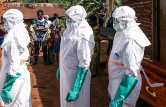 Musk dan Trump Pangkas Bantuan. Sekarang Kita Kekurangan Alat untuk Mengatasi Ebola.
| beritakitanih Musk dan Trump Pangkas Bantuan. Sekarang Kita Kekurangan Alat untuk Mengatasi Ebola.
| beritakitanih