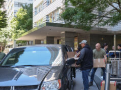 NYPD, FBI Menggeledah Rumah Pejabat Polisi dalam Penyelidikan Korupsi
| beritakitanih NYPD, FBI Menggeledah Rumah Pejabat Polisi dalam Penyelidikan Korupsi
| beritakitanih