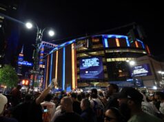 NYPD mengatakan pesta nonton bareng final NBA Knicks di luar MSG dibatalkan karena kehadiran Trump
| beritakitanih NYPD mengatakan pesta nonton bareng final NBA Knicks di luar MSG dibatalkan karena kehadiran Trump
| beritakitanih
